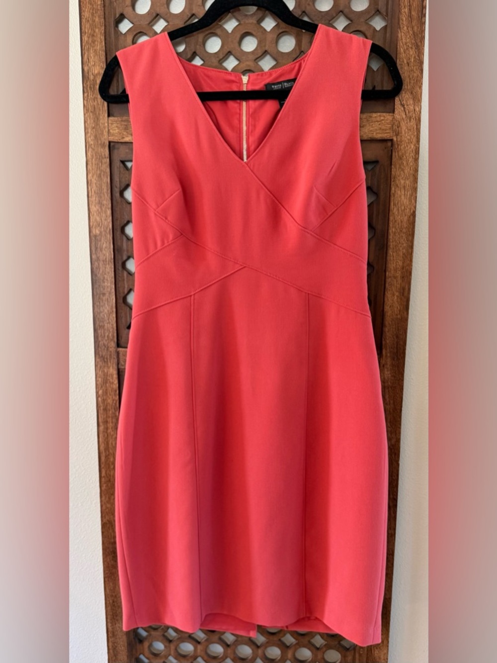 White House Black Market Coral Sheath Dress Size 8 Sleeveless V-Neck Zip Back